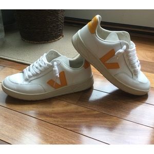 Veja V-12 Women’s Sneakers